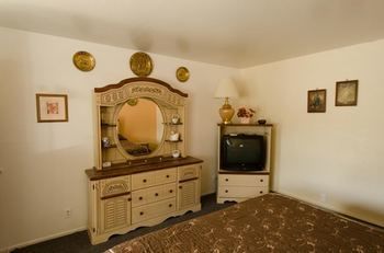 Holiday Motel 2*