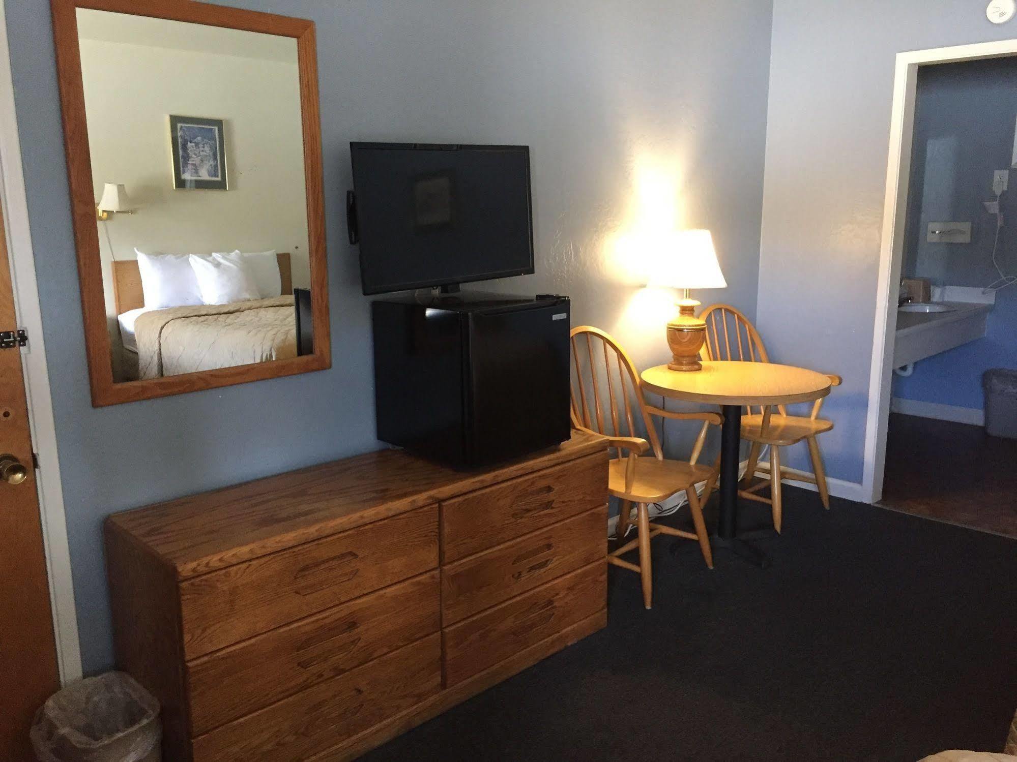 Holiday Motel