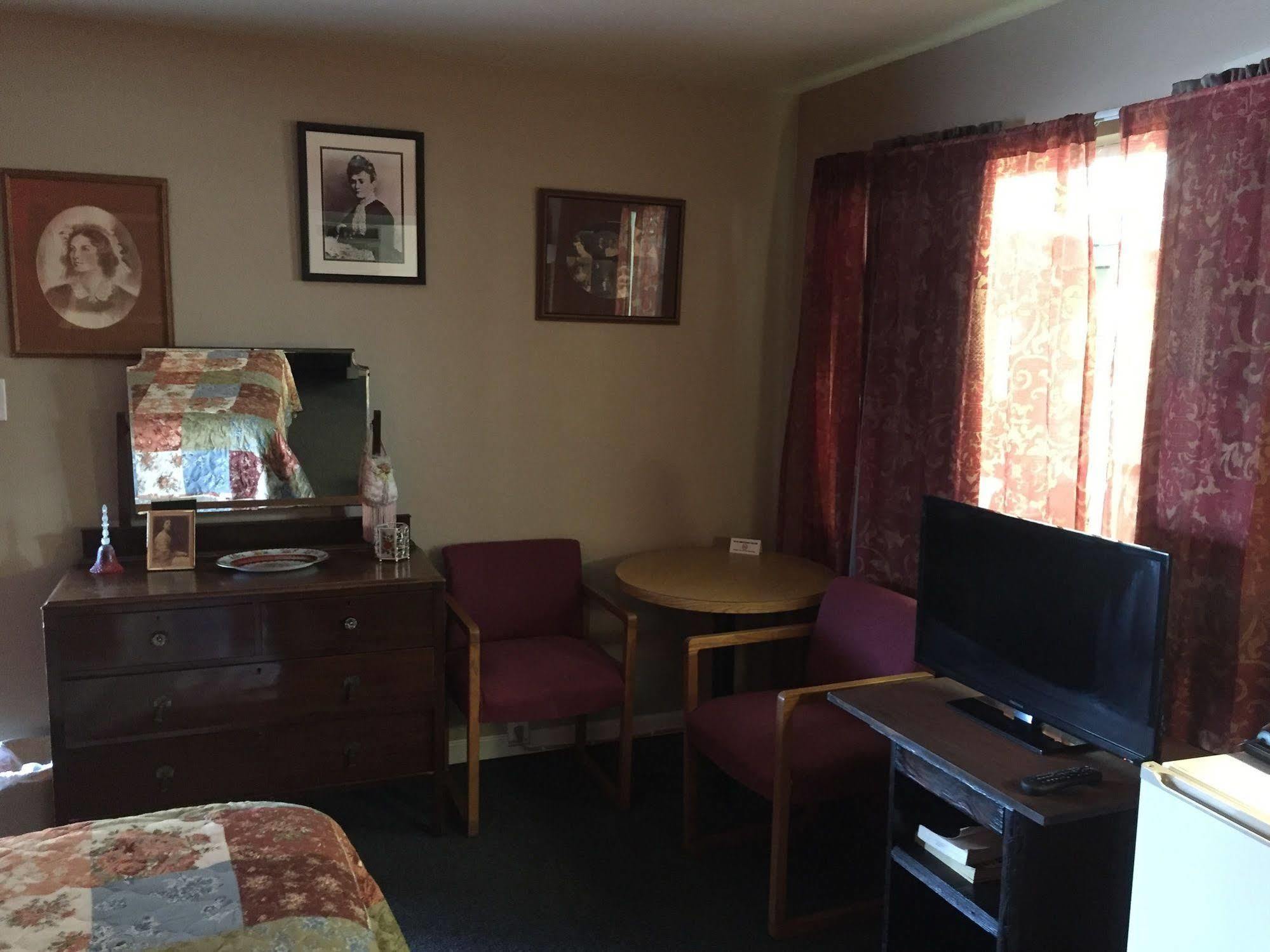 Holiday Motel