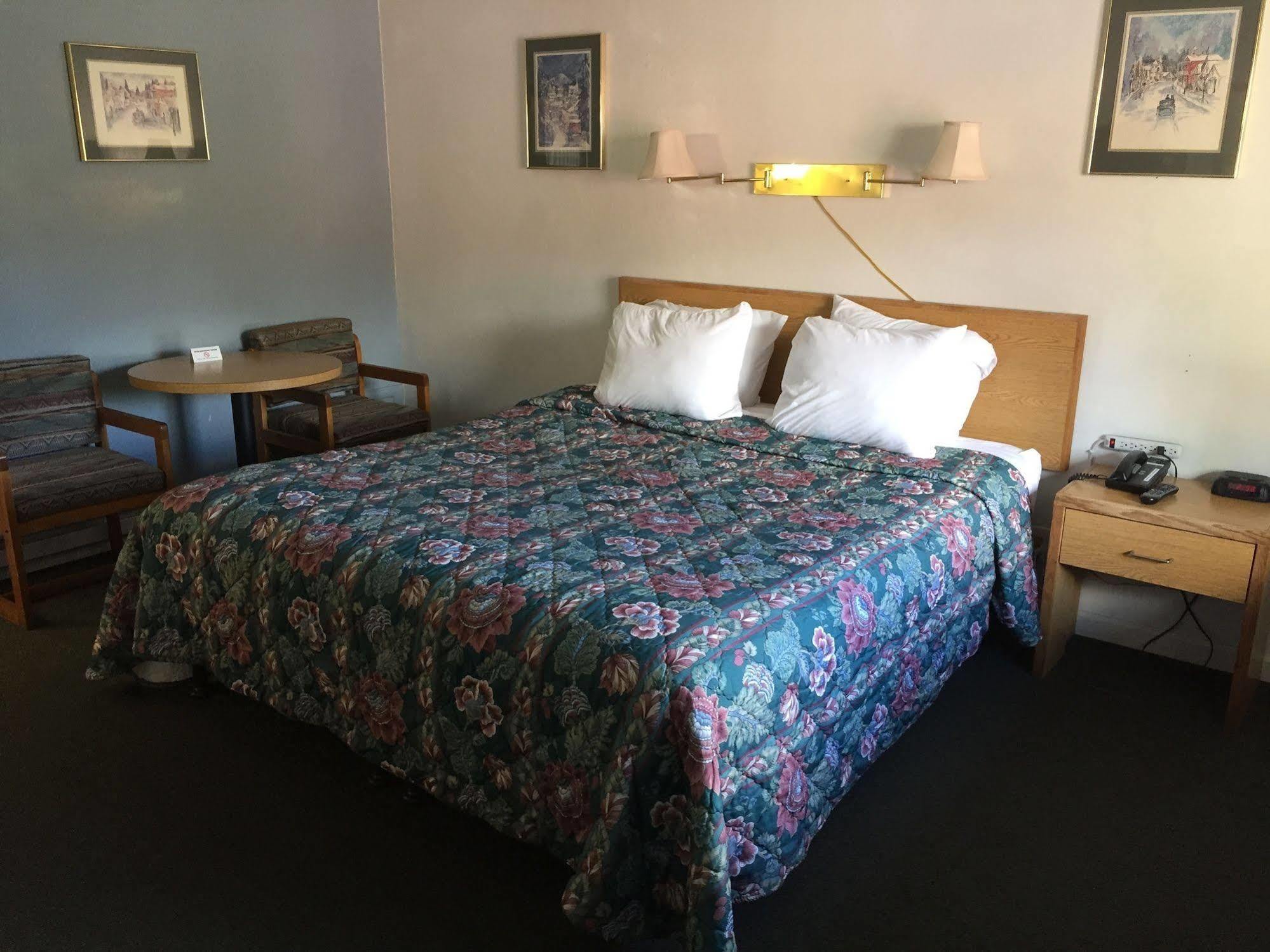 Motel Holiday