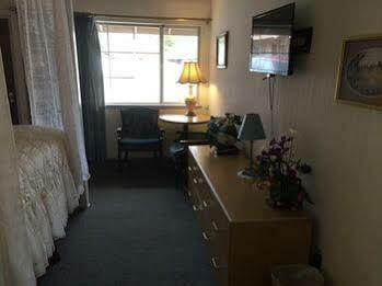 Holiday 2* Grass Valley